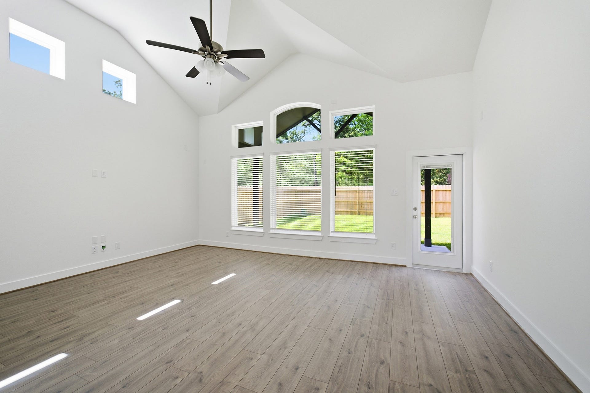 2818 River Juniper Lane, Crosby, TX 77532 2818 River Juniper Lane, Crosby, TX 77532