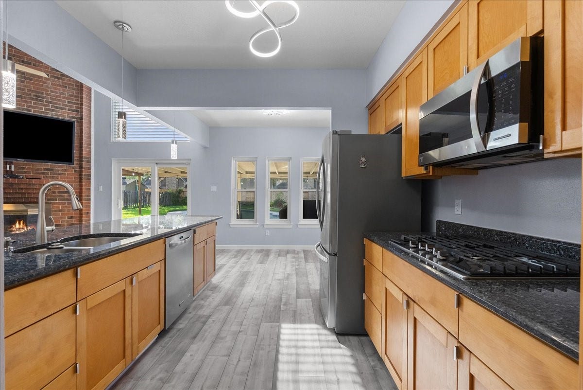 1016 Glenshannon Avenue, Friendswood, TX 77546 1016 Glenshannon Avenue, Friendswood, TX 77546
