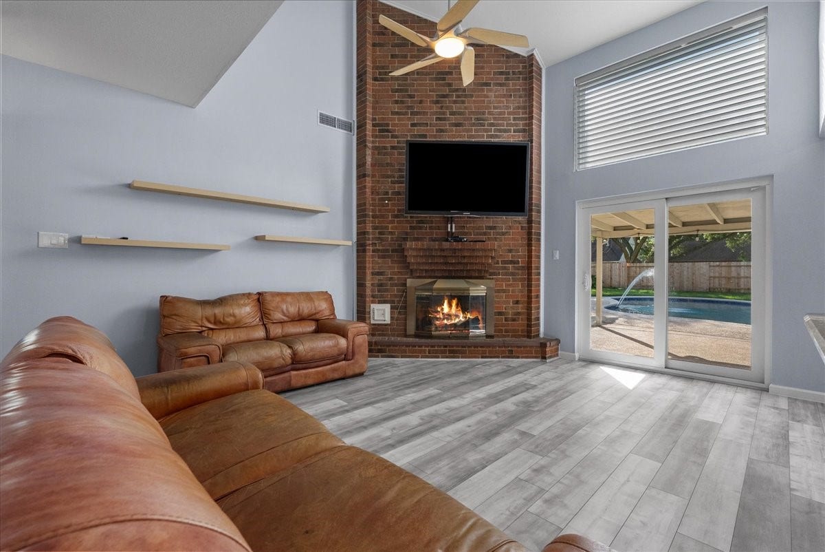 1016 Glenshannon Avenue, Friendswood, TX 77546 1016 Glenshannon Avenue, Friendswood, TX 77546
