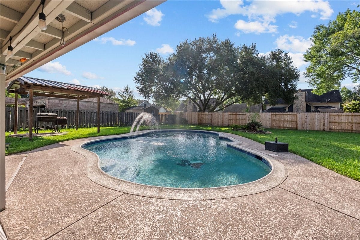 1016 Glenshannon Avenue, Friendswood, TX 77546 1016 Glenshannon Avenue, Friendswood, TX 77546