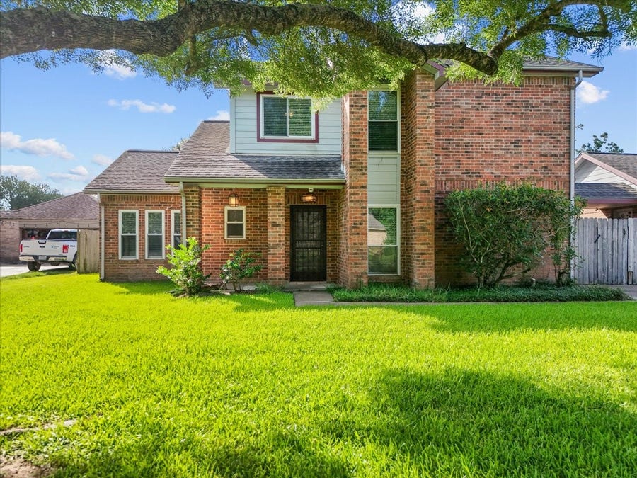 Property photo for 1016 Glenshannon Avenue, Friendswood, TX