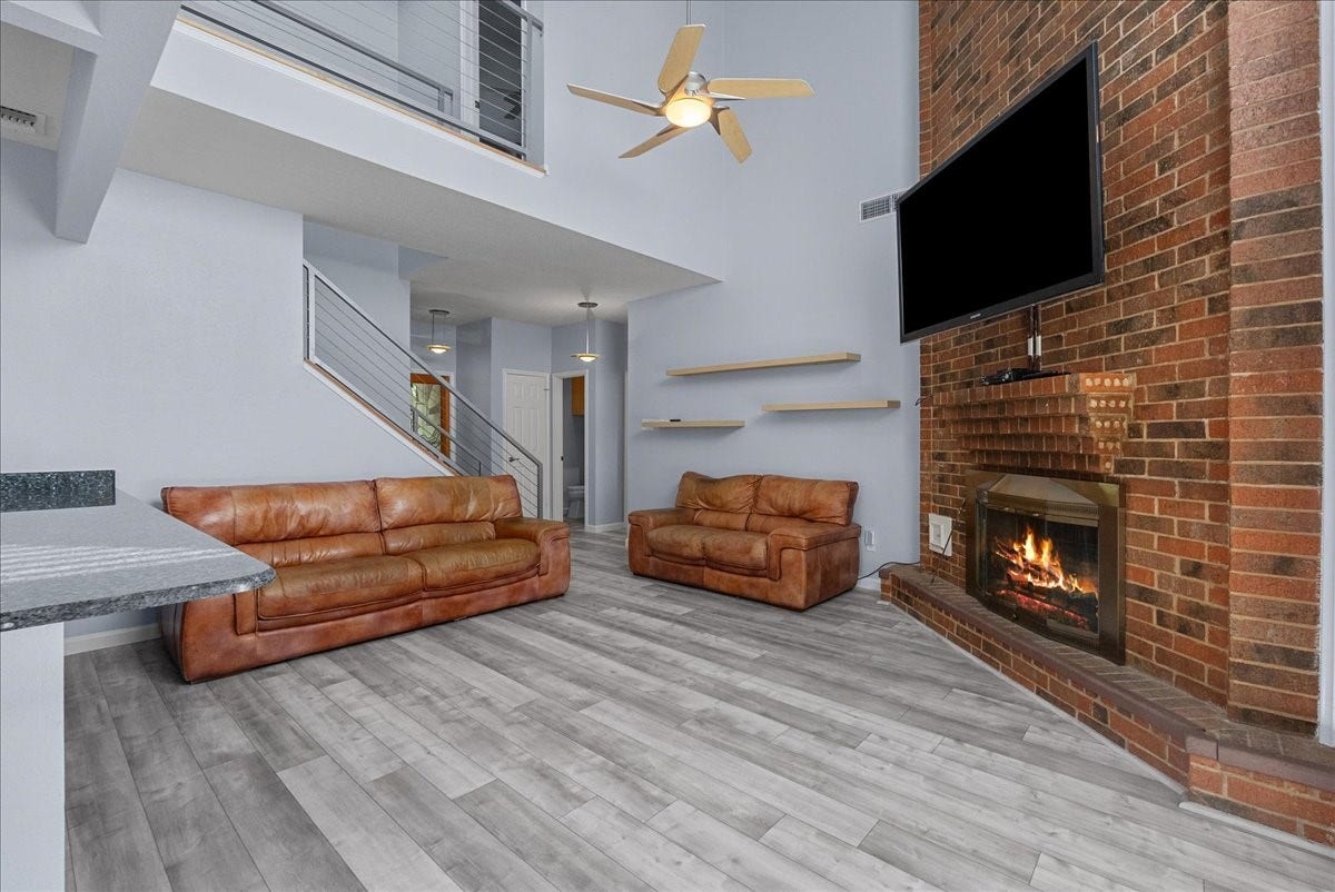 1016 Glenshannon Avenue, Friendswood, TX 77546 1016 Glenshannon Avenue, Friendswood, TX 77546