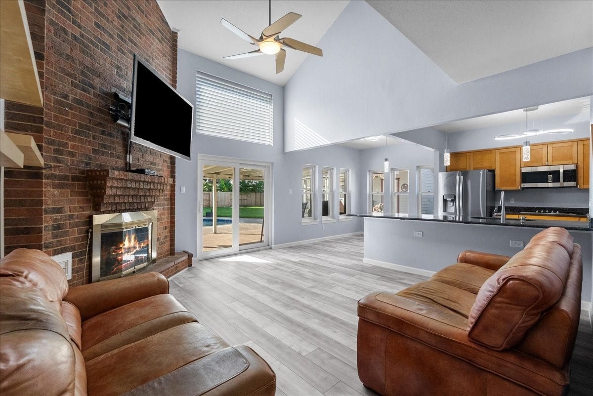 1016 Glenshannon Avenue, Friendswood, TX 77546 1016 Glenshannon Avenue, Friendswood, TX 77546