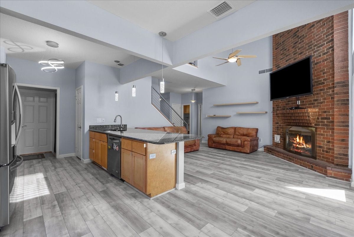 1016 Glenshannon Avenue, Friendswood, TX 77546 1016 Glenshannon Avenue, Friendswood, TX 77546