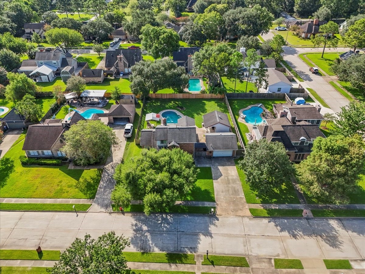 1016 Glenshannon Avenue, Friendswood, TX 77546 1016 Glenshannon Avenue, Friendswood, TX 77546