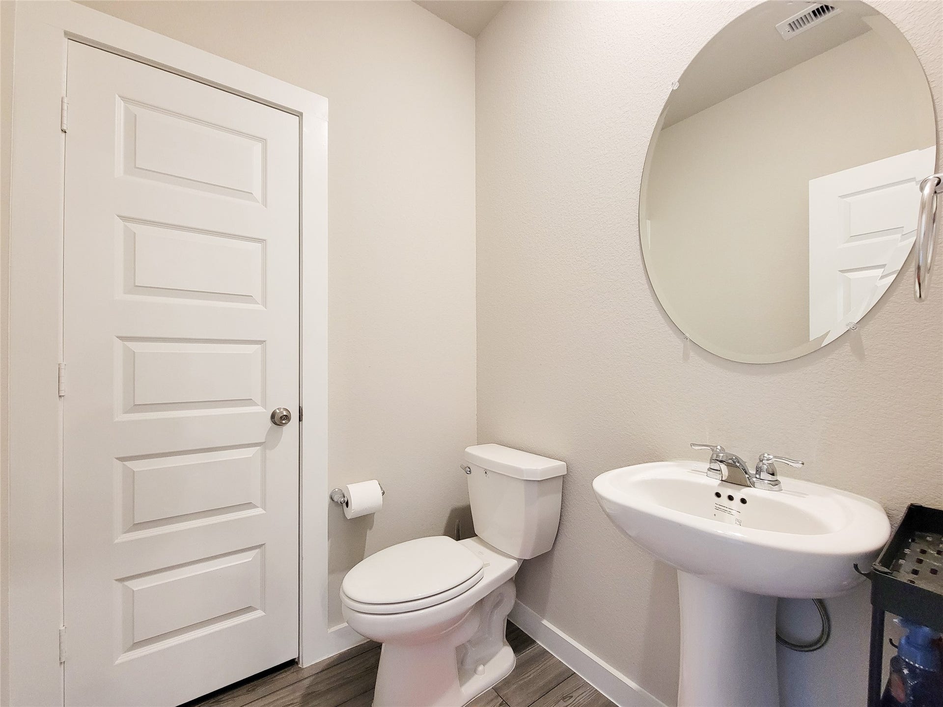 10843 Bodie Hills Drive, Rosharon, TX 77583 half bathroom on the fist floor across from the kitchen