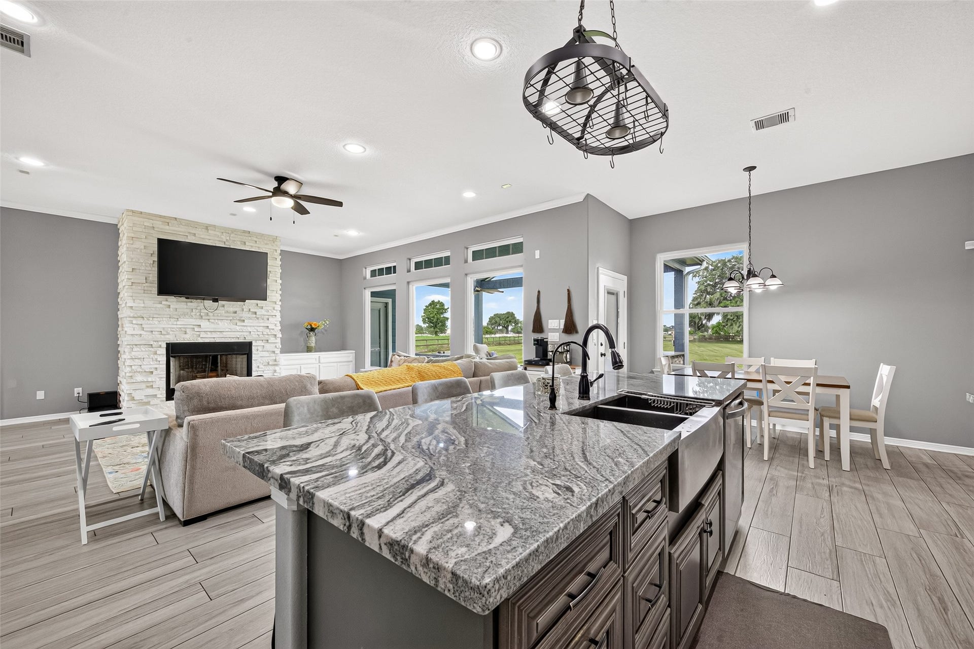 2926 Horse Trail Drive, Rosharon, TX 77583 2926 Horse Trail Drive, Rosharon, TX 77583