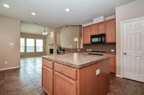 21502 Venture Park Drive, Richmond, TX 77406 Another view of the kitchen looking into the living room
