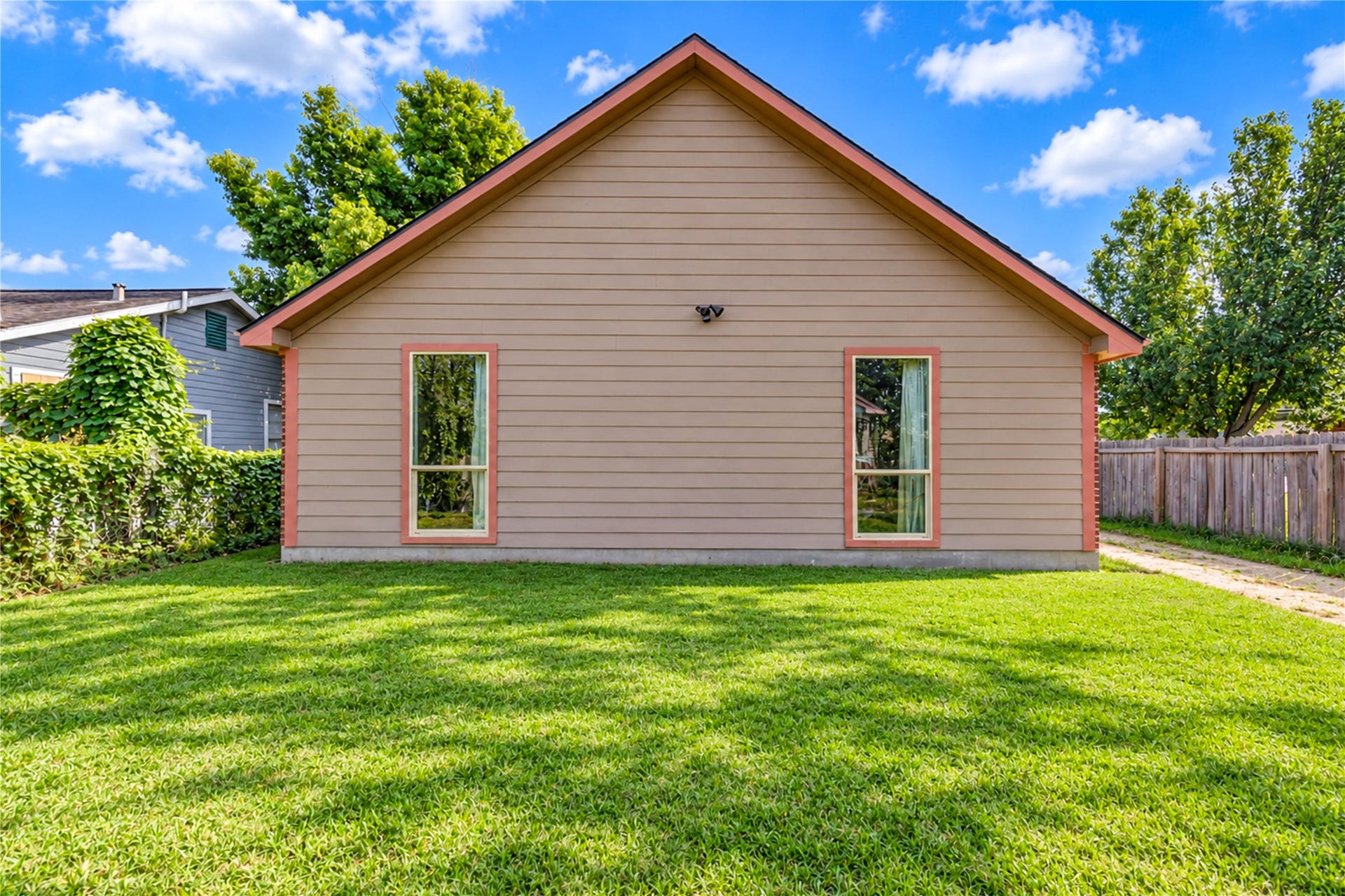 225 Palmyra St Street, Houston, TX 77022