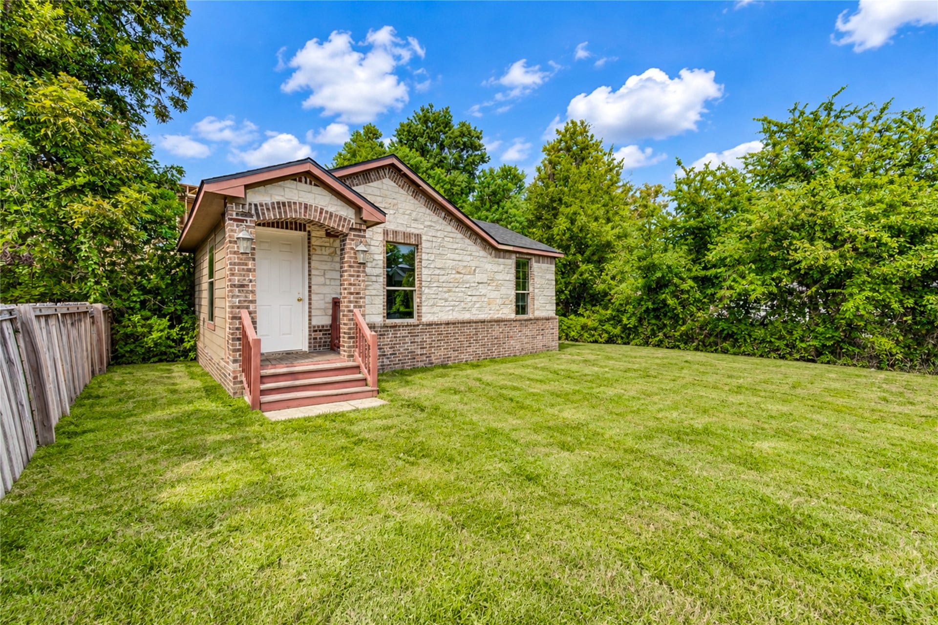 225 Palmyra St Street, Houston, TX 77022