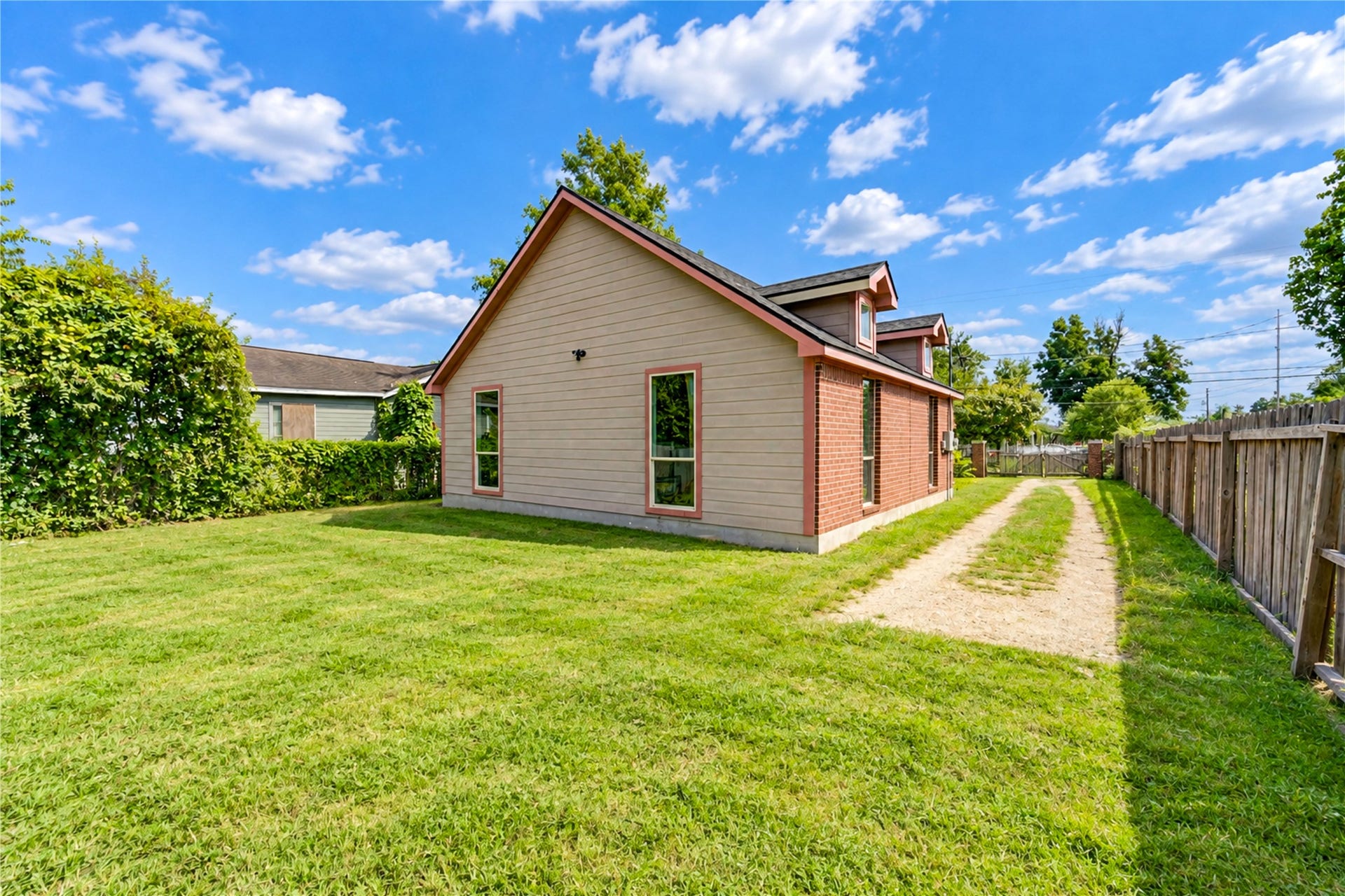 225 Palmyra St Street, Houston, TX 77022
