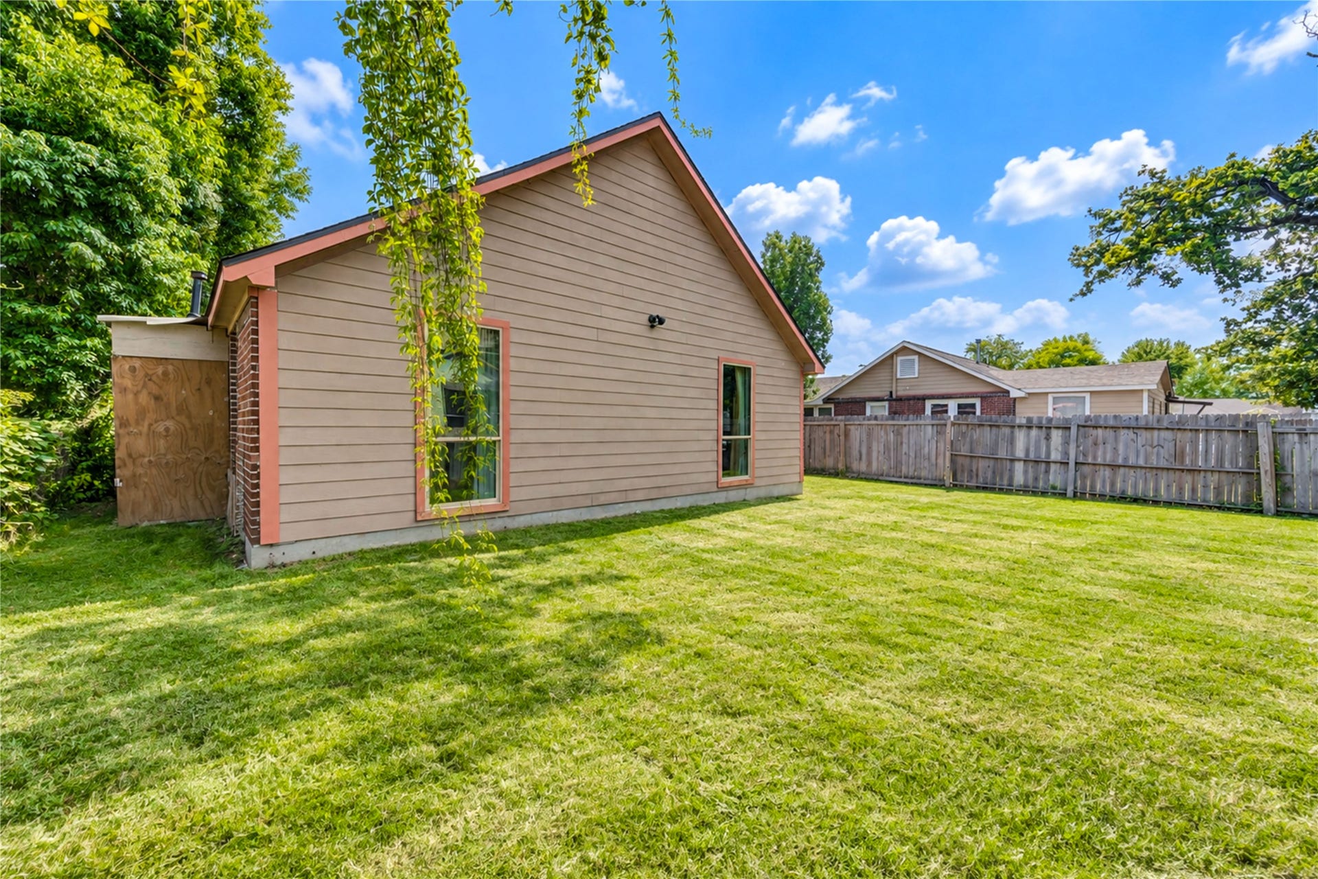 225 Palmyra St Street, Houston, TX 77022