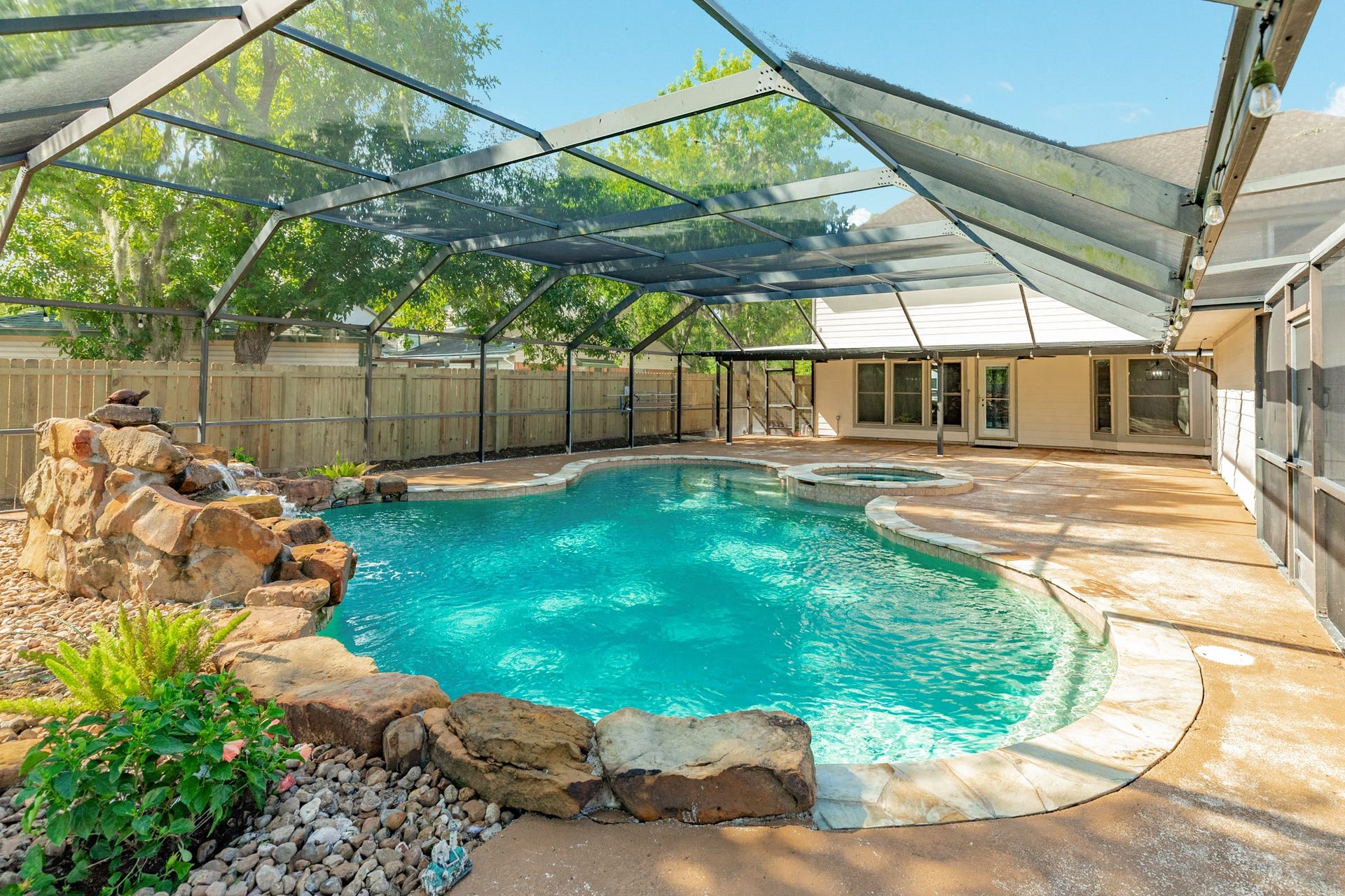 250 Wedgewood Street, Lake Jackson, TX 77566 250 Wedgewood Street, Lake Jackson, TX 77566
