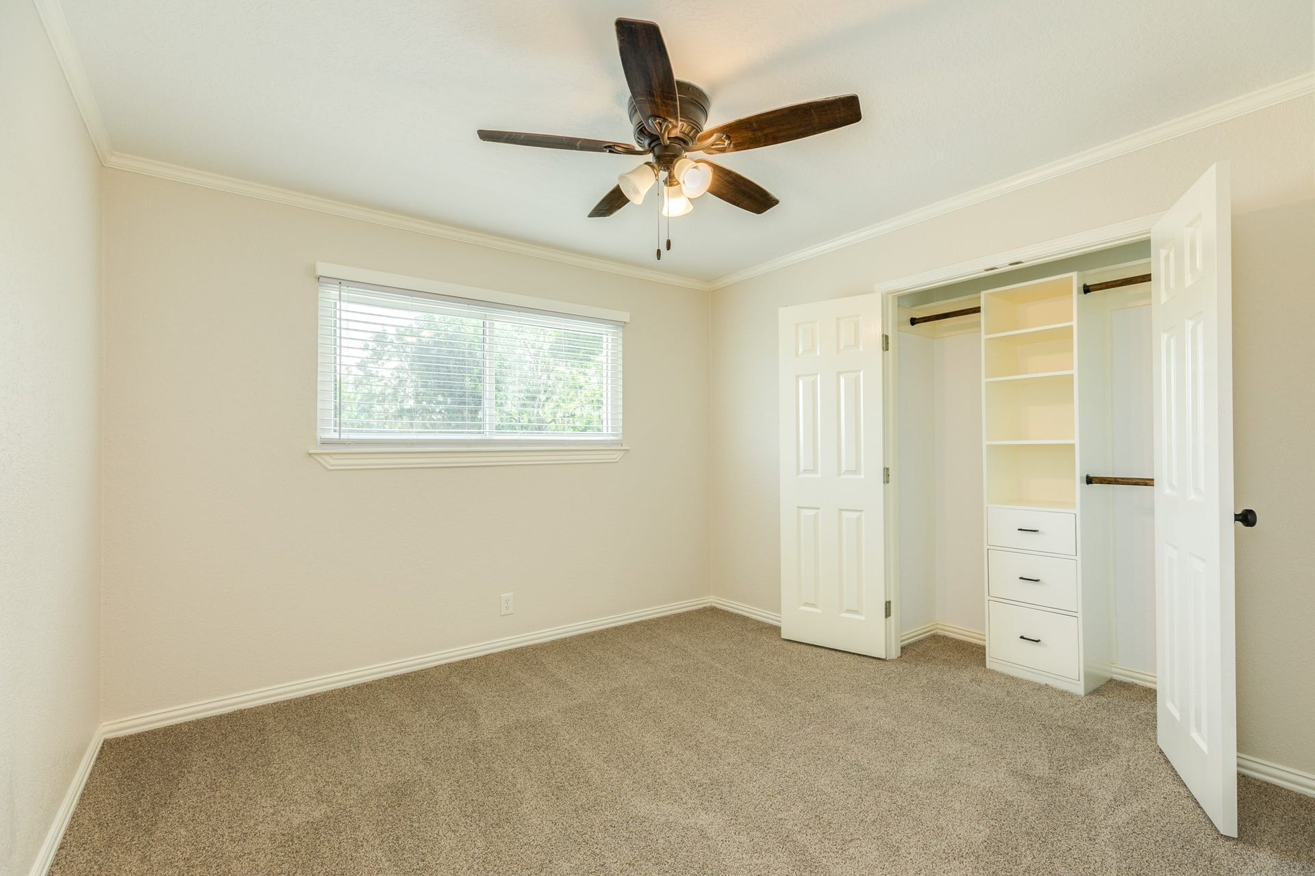 250 Wedgewood Street, Lake Jackson, TX 77566 250 Wedgewood Street, Lake Jackson, TX 77566