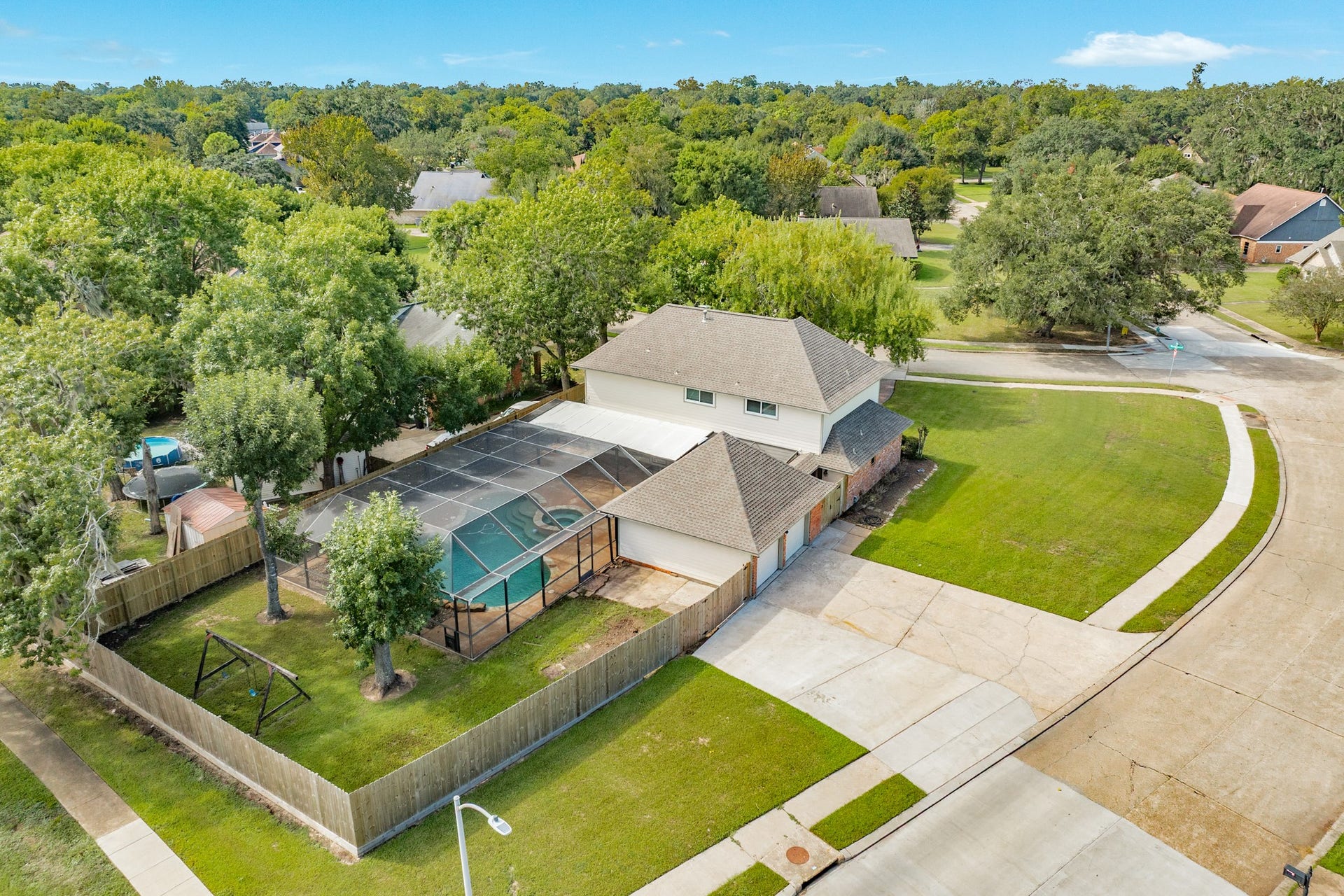 250 Wedgewood Street, Lake Jackson, TX 77566 250 Wedgewood Street, Lake Jackson, TX 77566