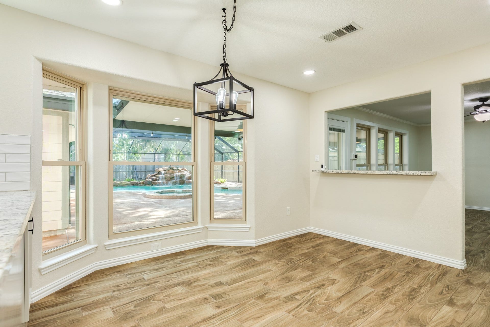 250 Wedgewood Street, Lake Jackson, TX 77566 Inviting breakfast area open to the kitchen, with additional bar seating overlooking the living room.