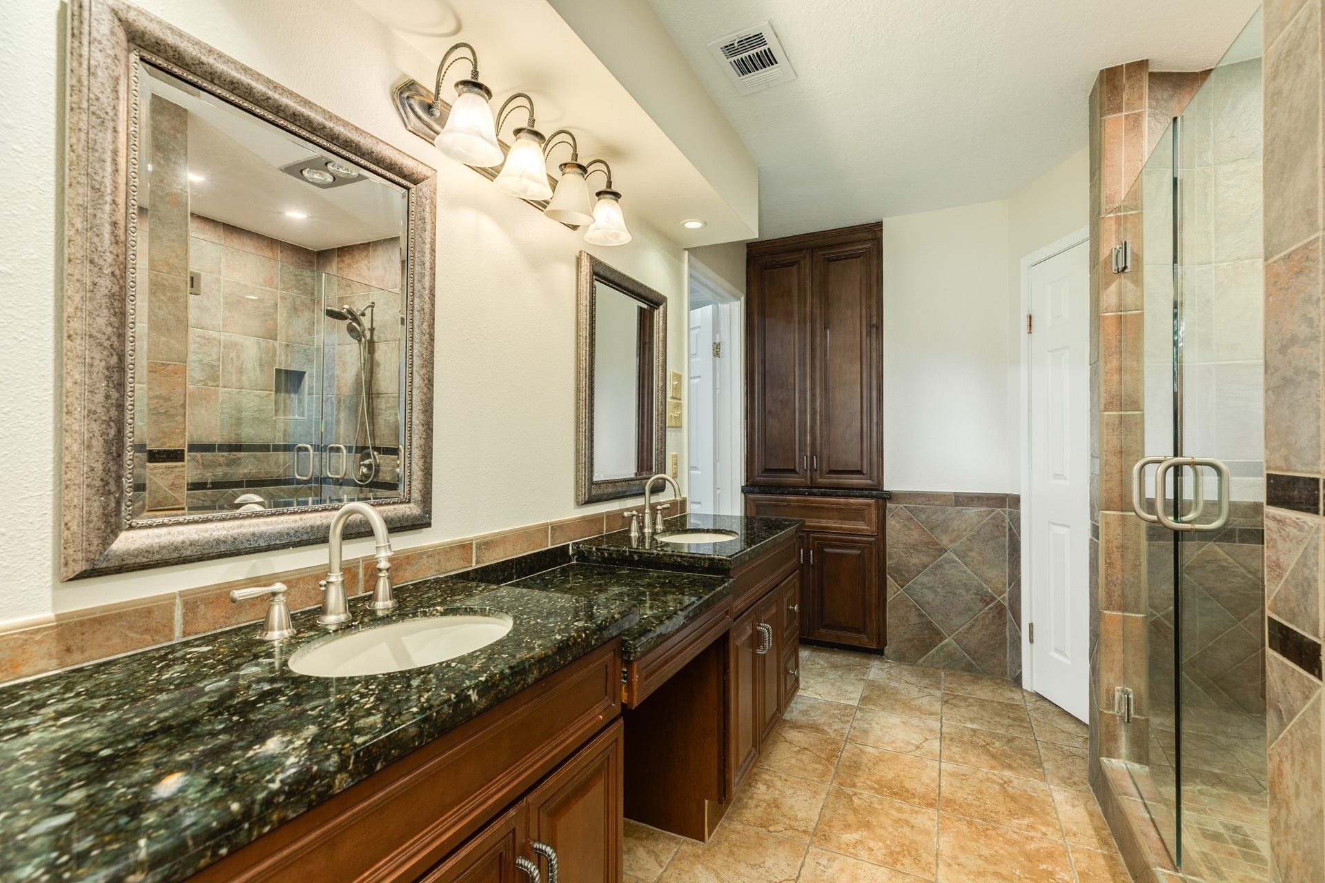 250 Wedgewood Street, Lake Jackson, TX 77566 250 Wedgewood Street, Lake Jackson, TX 77566