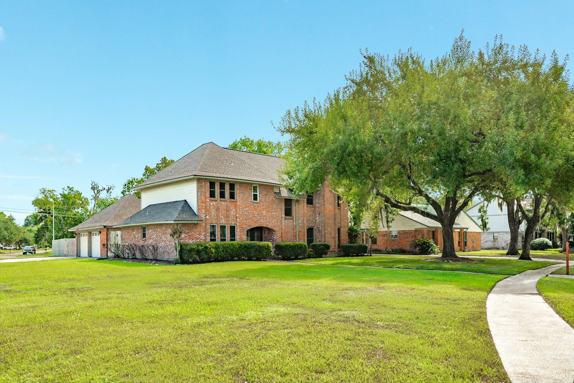 250 Wedgewood Street, Lake Jackson, TX 77566 250 Wedgewood Street, Lake Jackson, TX 77566