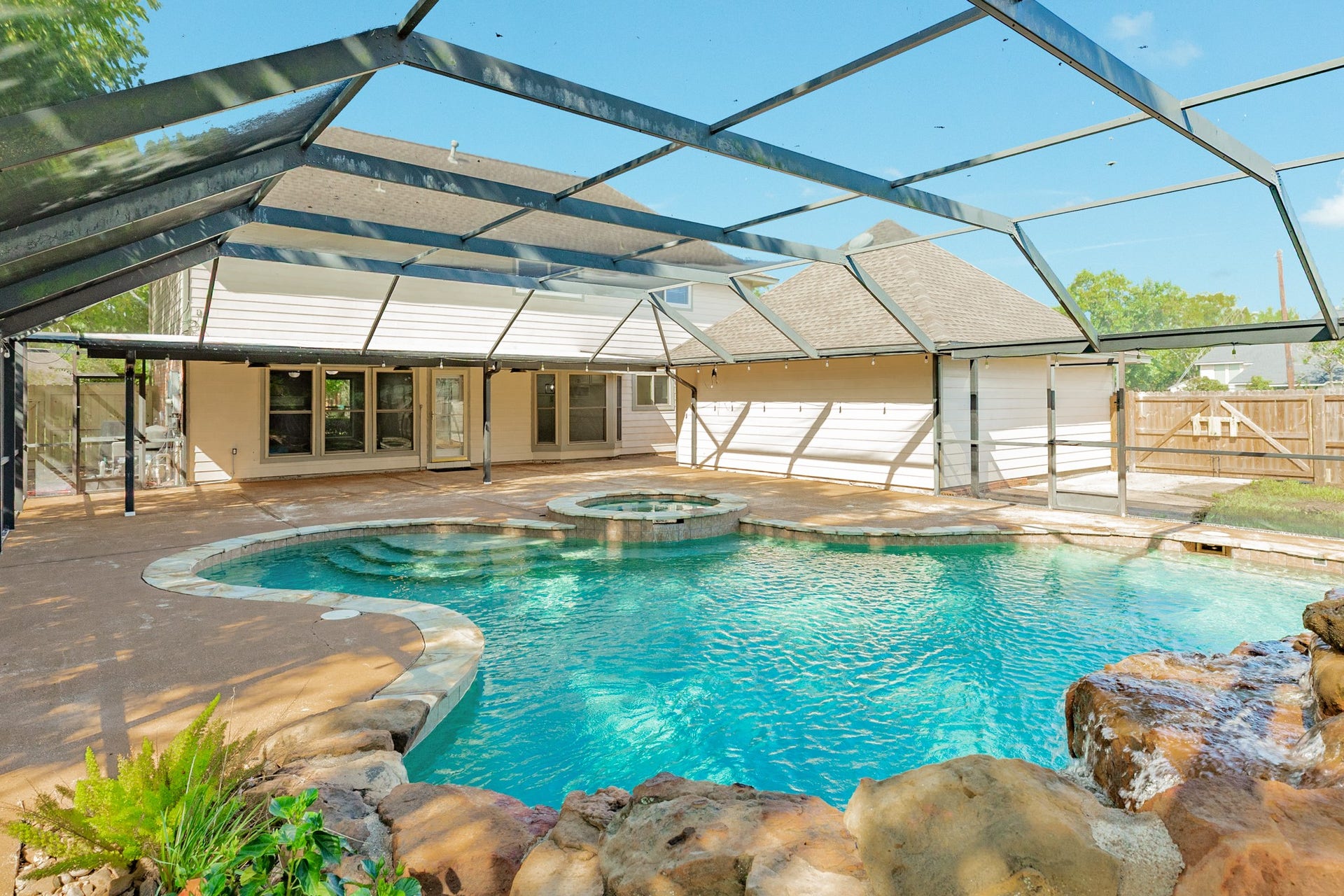 250 Wedgewood Street, Lake Jackson, TX 77566 250 Wedgewood Street, Lake Jackson, TX 77566