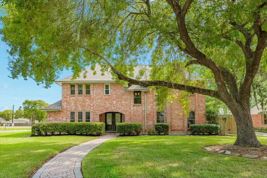Property photo for 250 Wedgewood Street, Lake Jackson, TX