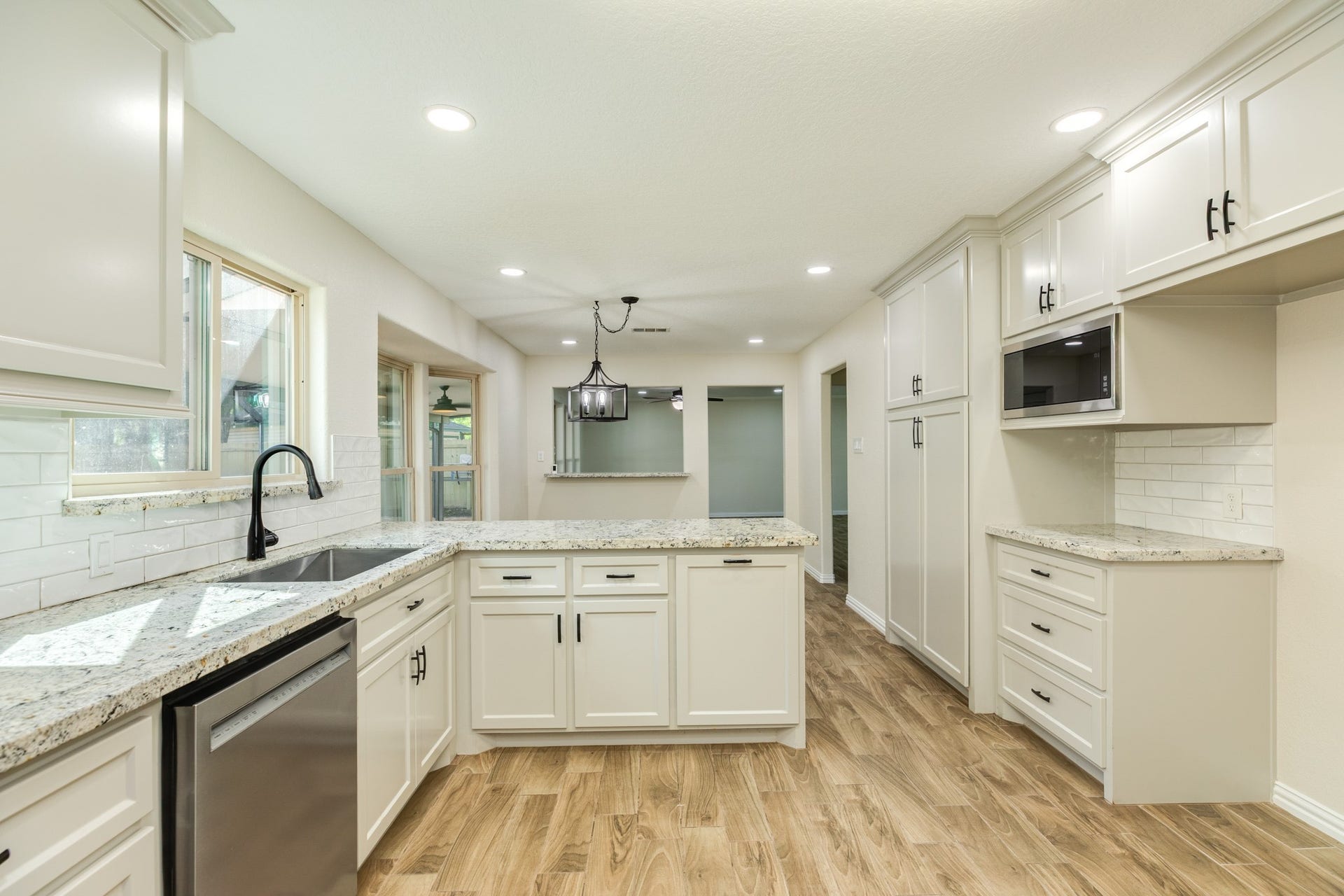 250 Wedgewood Street, Lake Jackson, TX 77566 250 Wedgewood Street, Lake Jackson, TX 77566