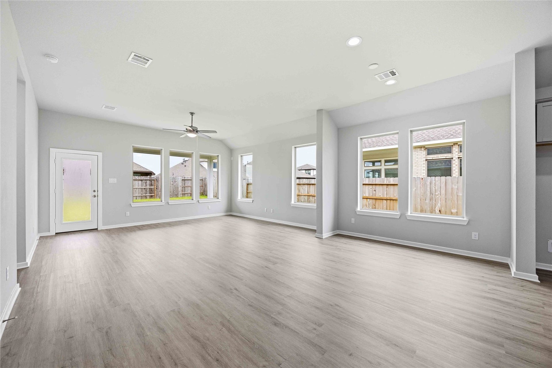 2713 Mackinac Bay Drive, La Marque, TX 77568 2713 Mackinac Bay Drive, La Marque, TX 77568