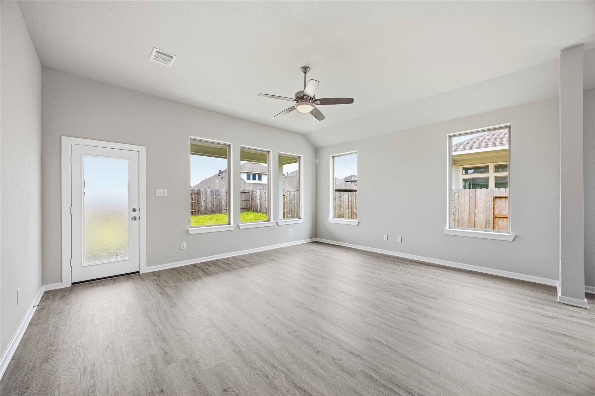 2713 Mackinac Bay Drive, La Marque, TX 77568 2713 Mackinac Bay Drive, La Marque, TX 77568