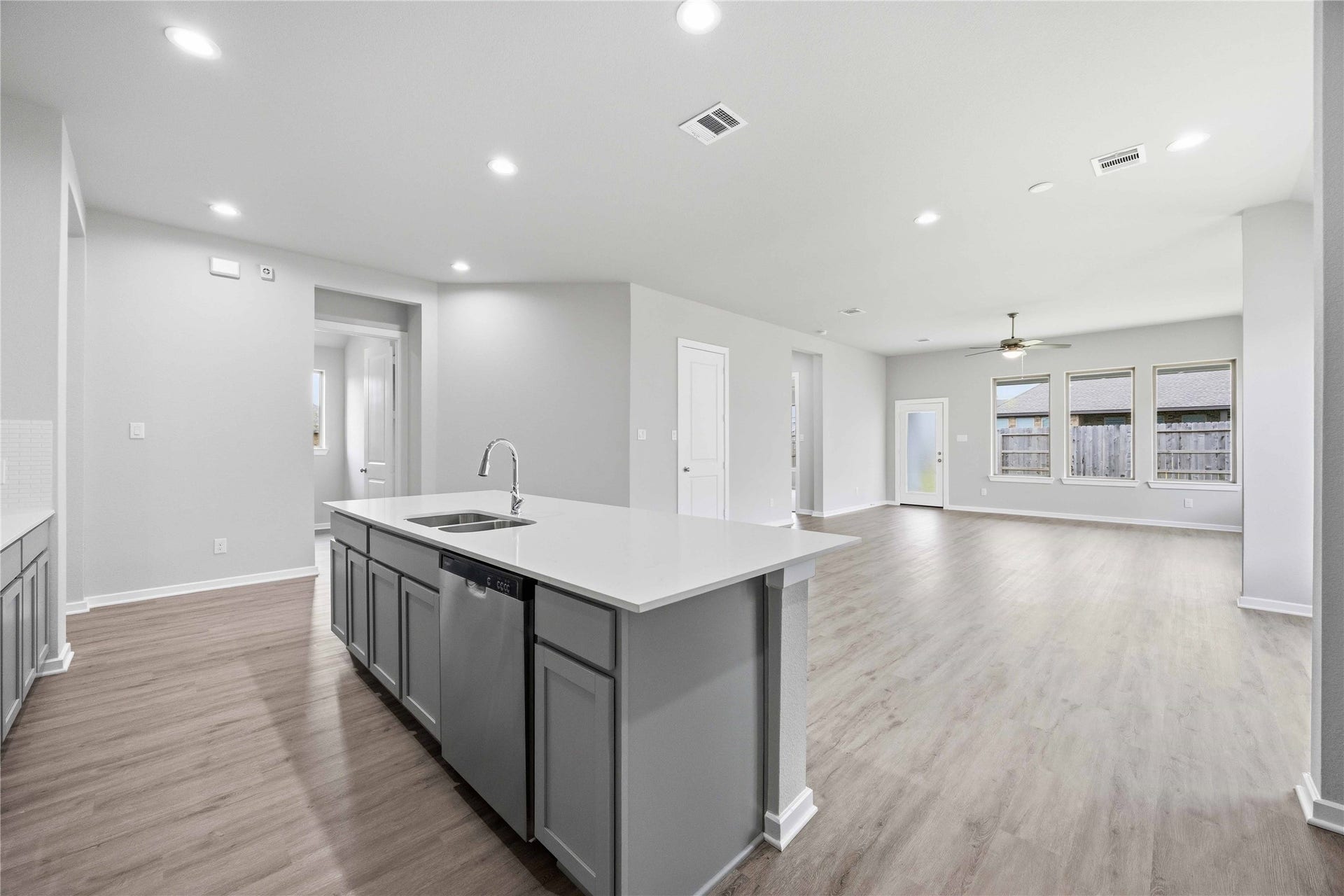 2713 Mackinac Bay Drive, La Marque, TX 77568 2713 Mackinac Bay Drive, La Marque, TX 77568