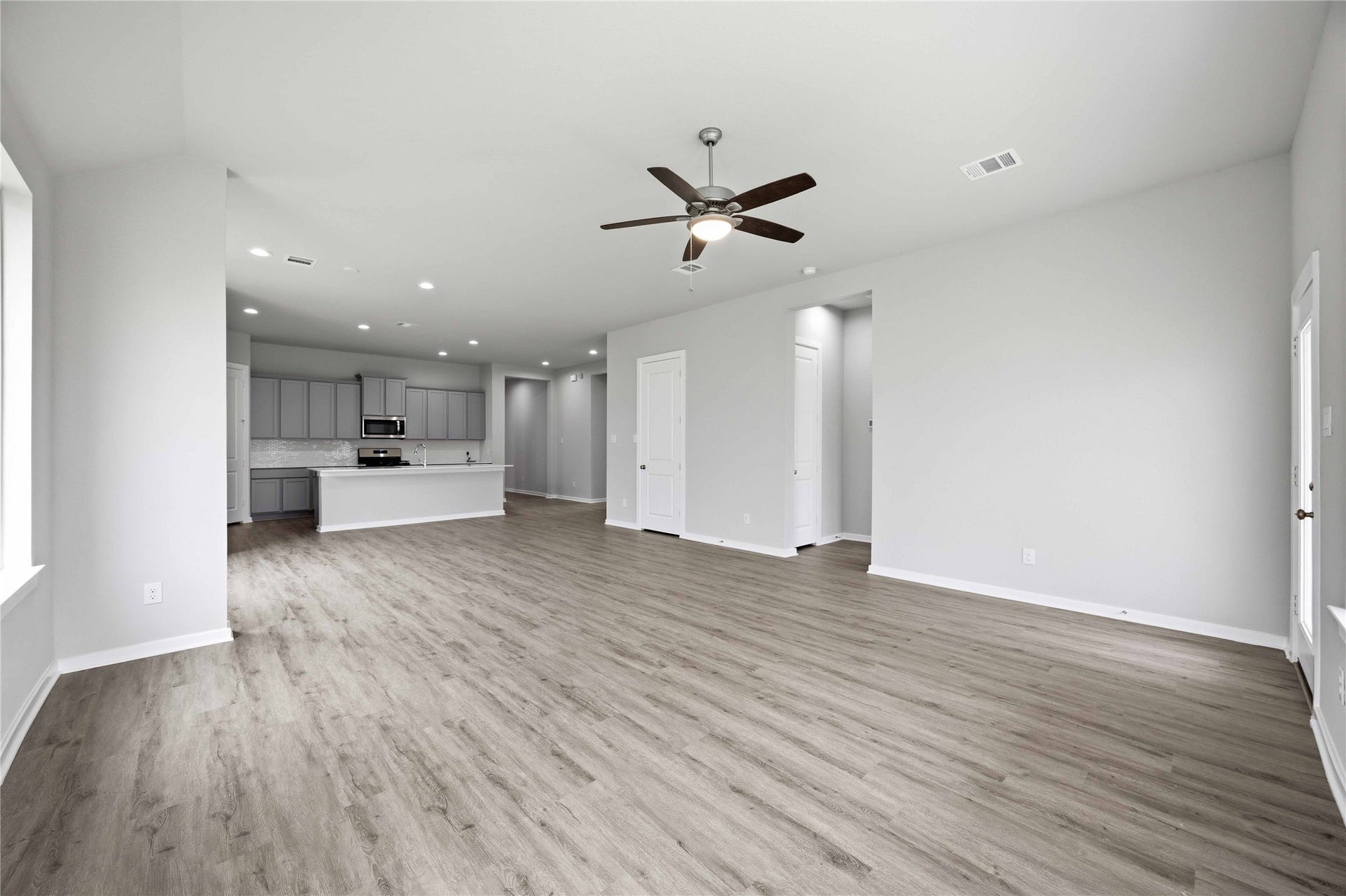 2713 Mackinac Bay Drive, La Marque, TX 77568 2713 Mackinac Bay Drive, La Marque, TX 77568