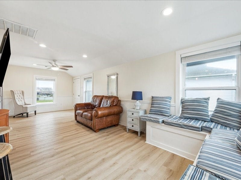 85 Bayou Vista Drive, Hitchcock, TX 77563 85 Bayou Vista Drive, Hitchcock, TX 77563
