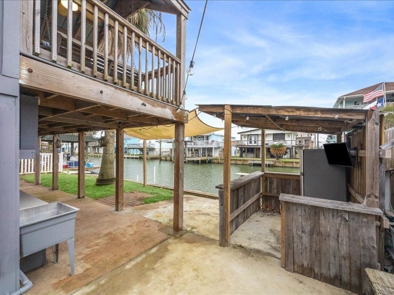 85 Bayou Vista Drive, Hitchcock, TX 77563 85 Bayou Vista Drive, Hitchcock, TX 77563