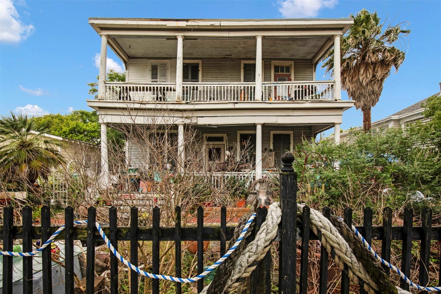 Property photo for 916 Sealy Street, Galveston, TX