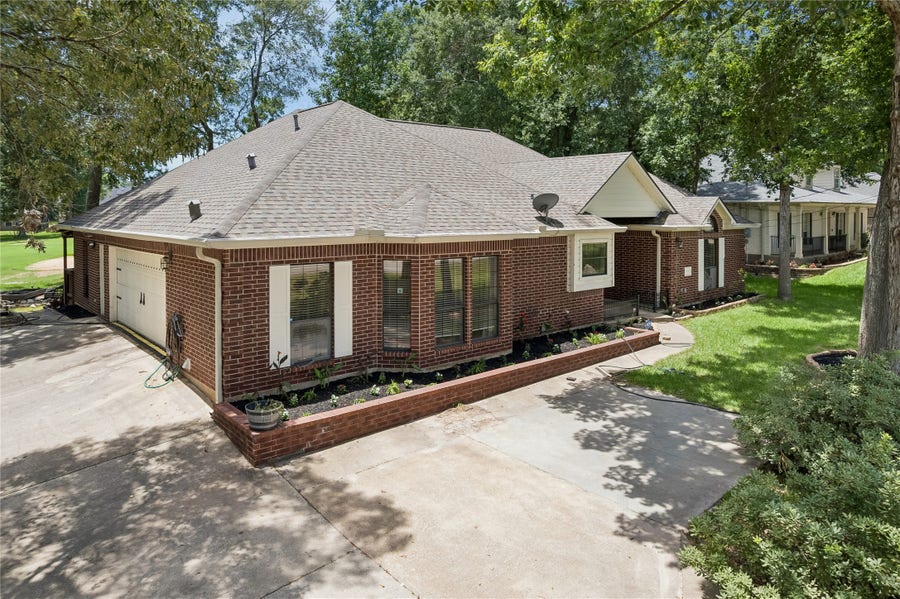 Property photo for 154 Seven Coves Drive, Conroe, TX