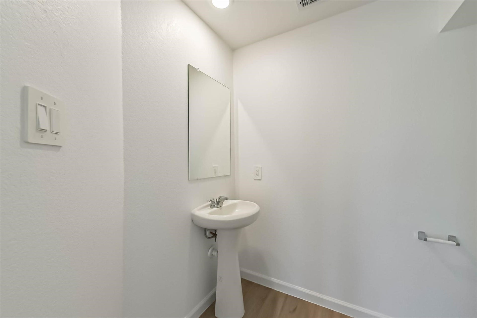 Guest Bathroom 1st Floor