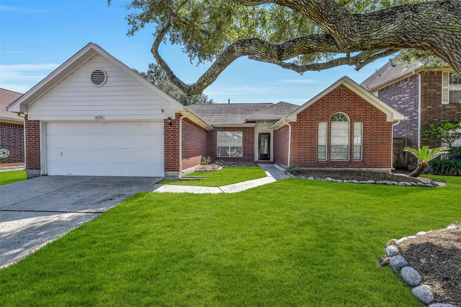 Property photo for 4335 Sugar Bars Drive, Friendswood, TX