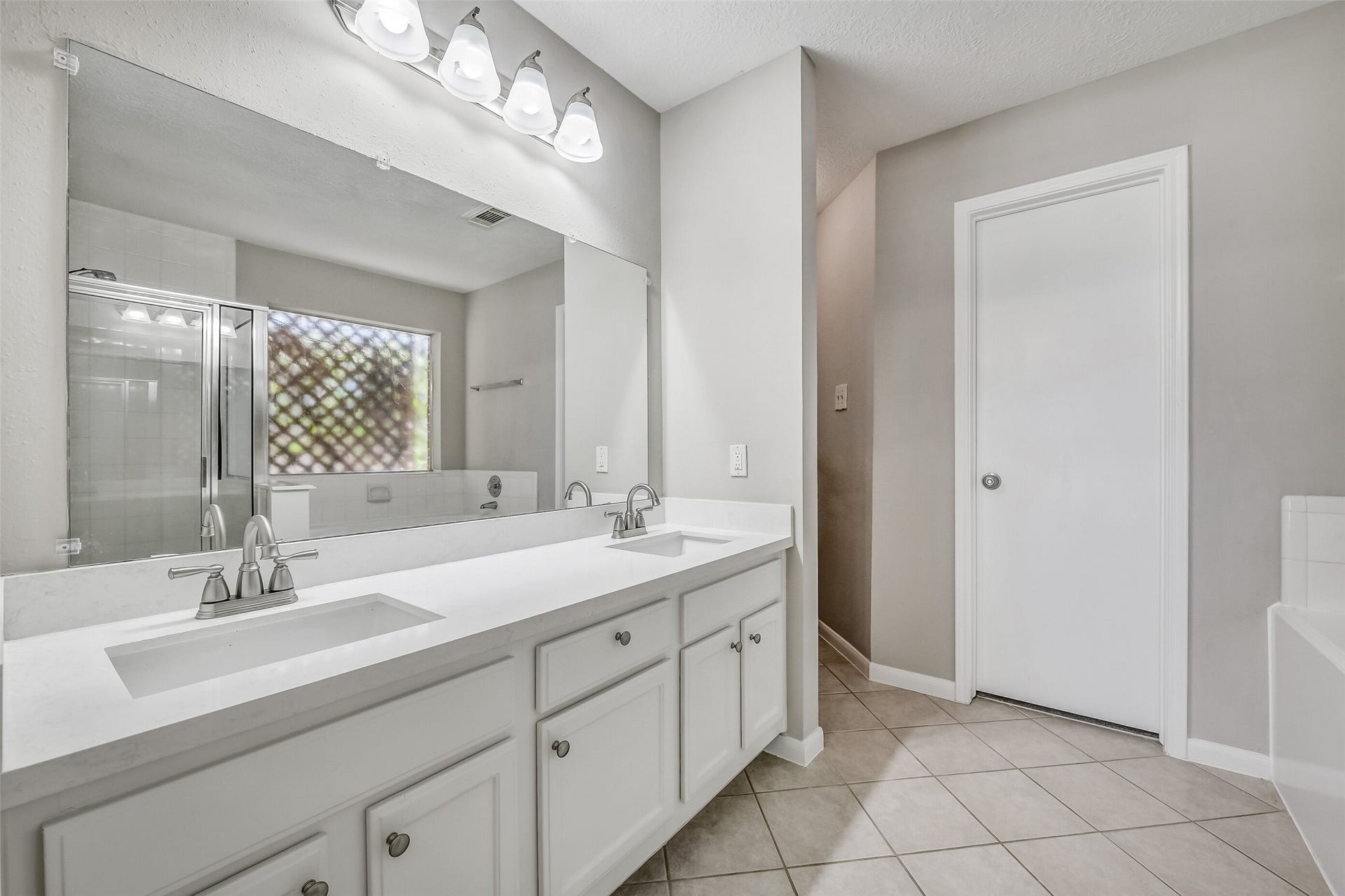 4335 Sugar Bars Drive, Friendswood, TX 77546 Updated primary bath featuring dual vanities & tile flooring ~