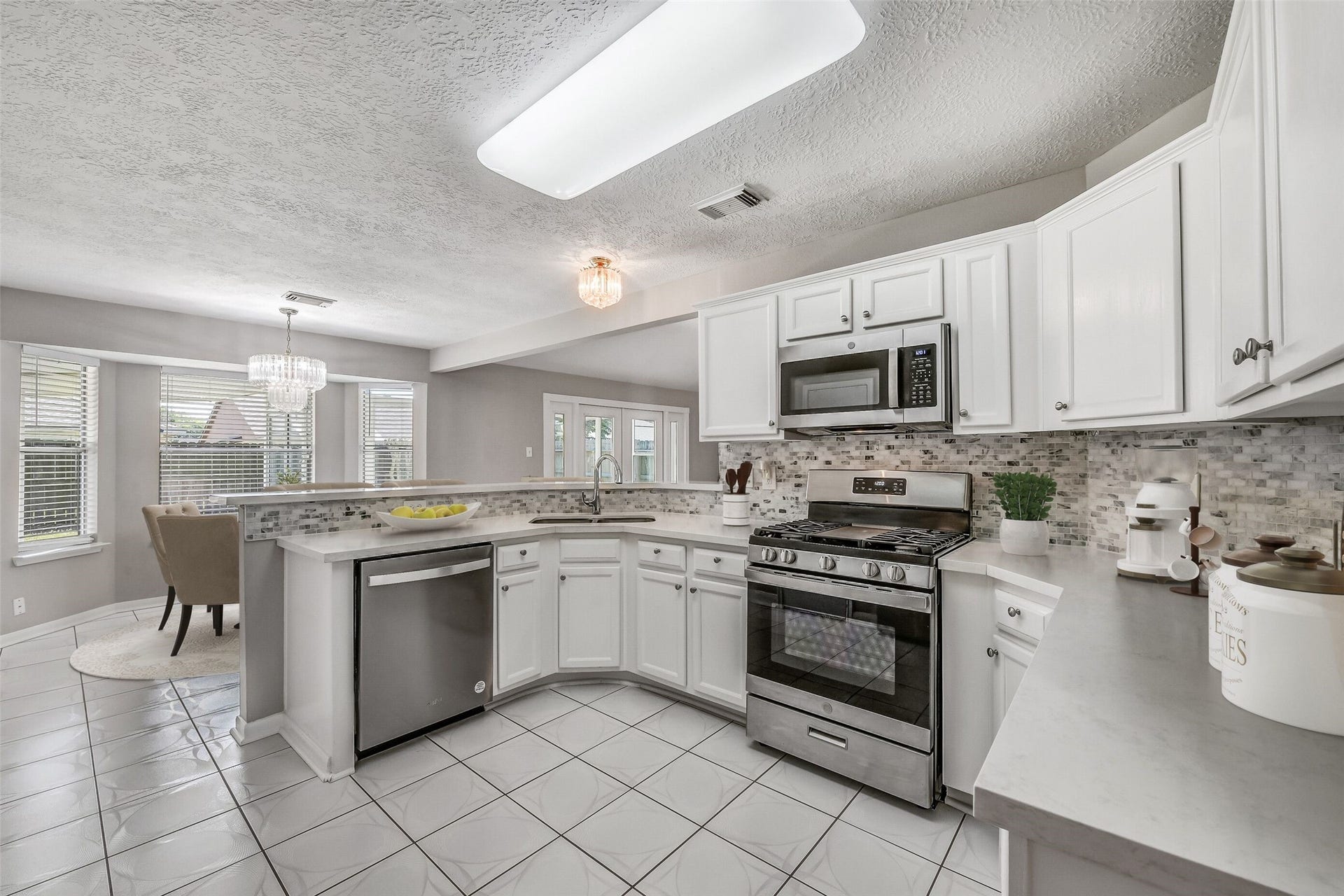 4335 Sugar Bars Drive, Friendswood, TX 77546 AMAZING kitchen with stainless steel appliances, tile back splash & tile flooring ~