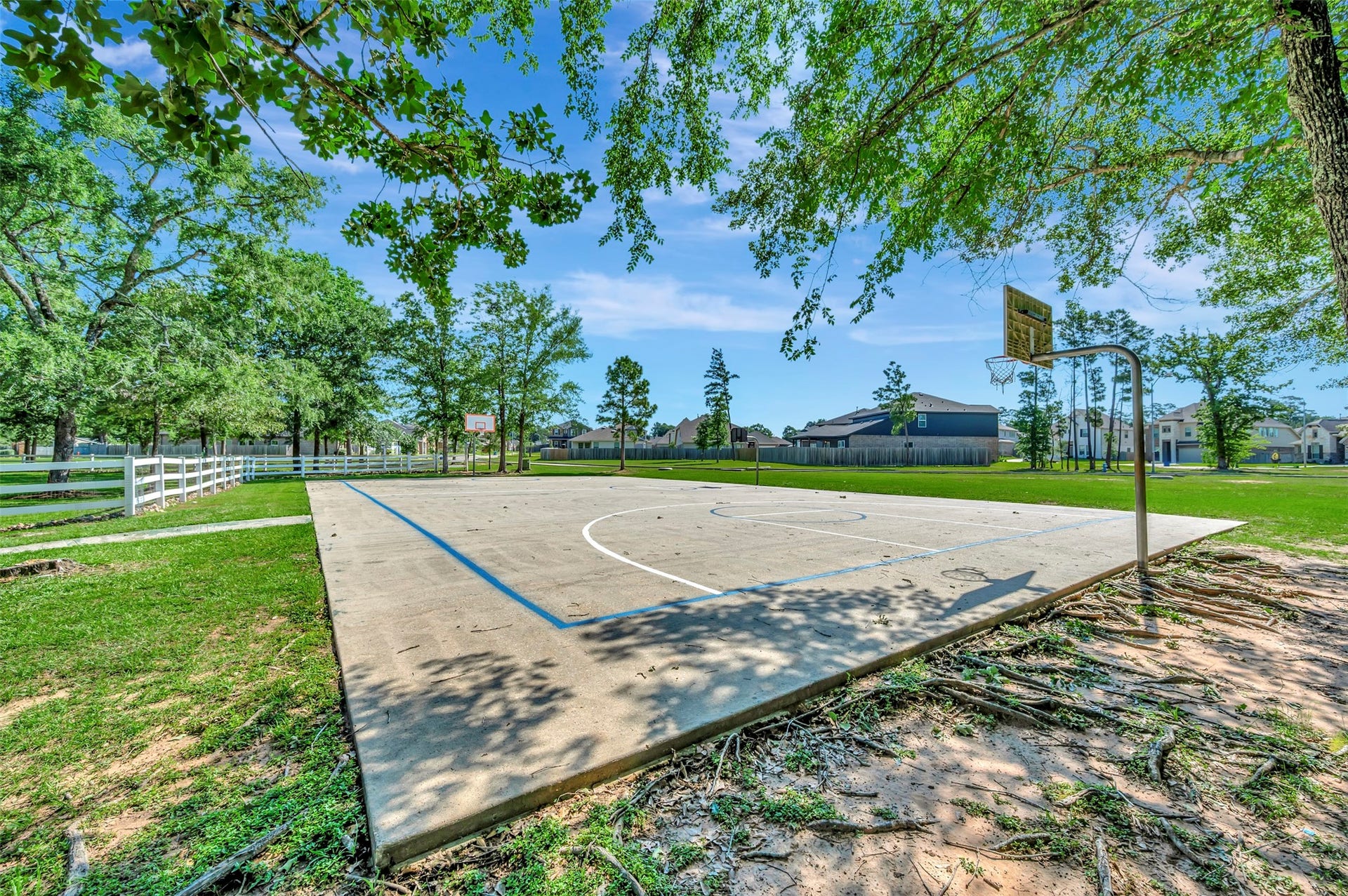 30598 Johnson Alley, Magnolia, TX 77355 Have fun in the sun at one of the recreation areas located in this lovely community.
