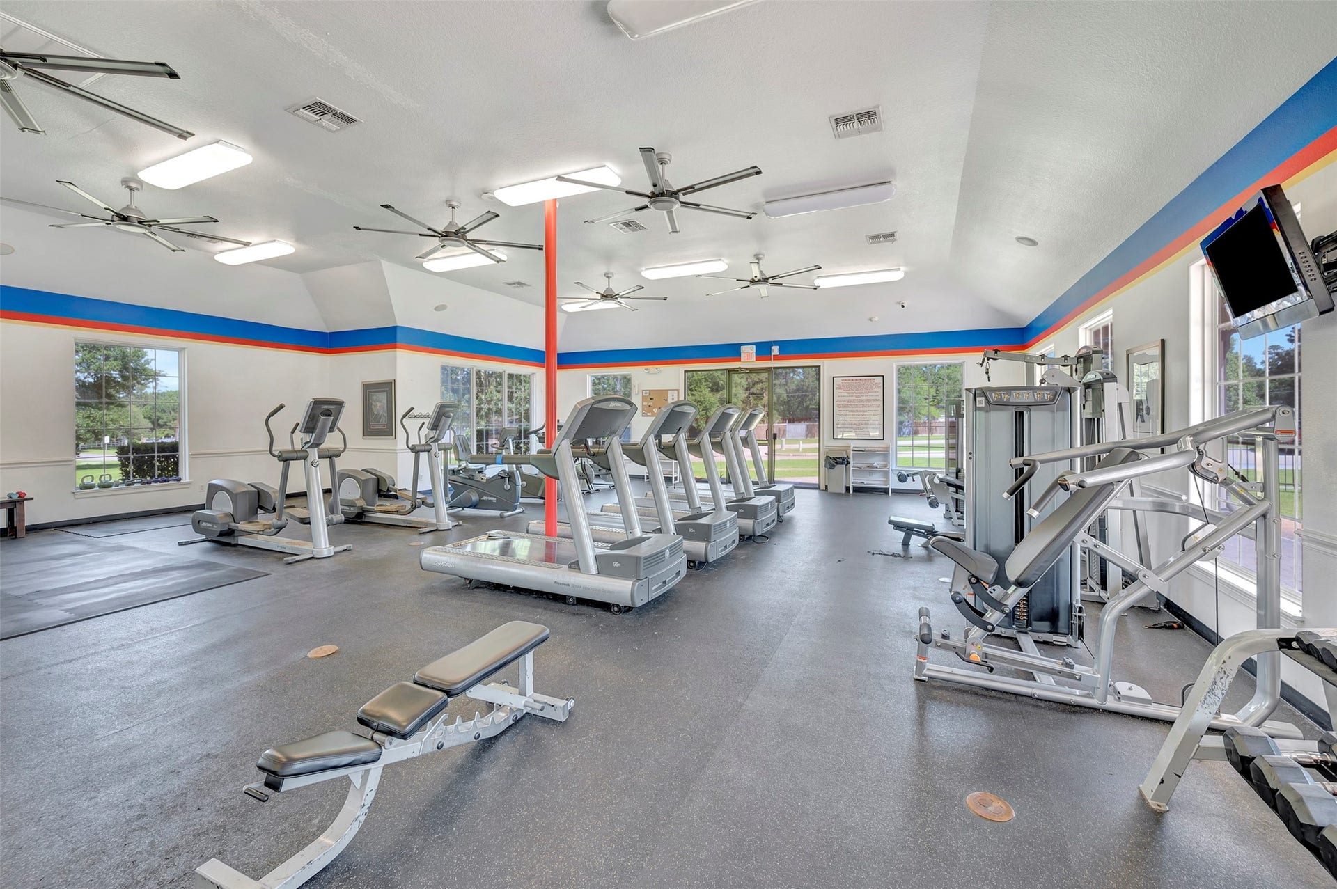 30598 Johnson Alley, Magnolia, TX 77355 Enjoy a good workout in the fitness center located in Glen Oaks.