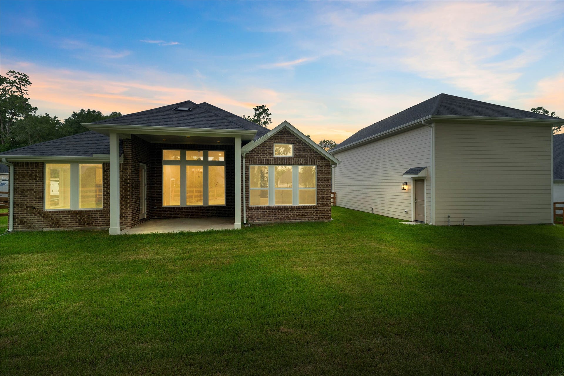 17728 Gold Saddle Lane, Magnolia, TX 77354 This expansive backyard serves as a total blank slate, offering a private outdoor oasis with endless possibilities to design the ultimate personal retreat.