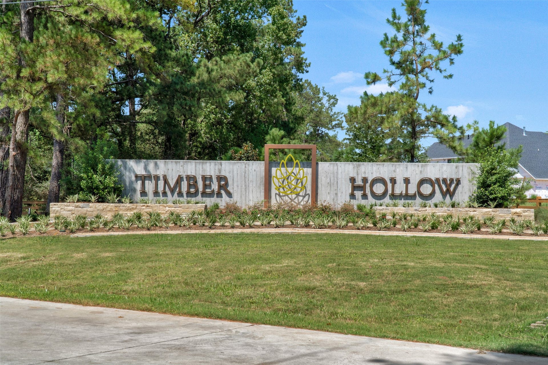 17728 Gold Saddle Lane, Magnolia, TX 77354 Timber Hollow is a 68-acre residential community developed by Beazer Homes in Magnolia, TX, characterized by its serene, natural landscape of mature oak trees and rolling hills.