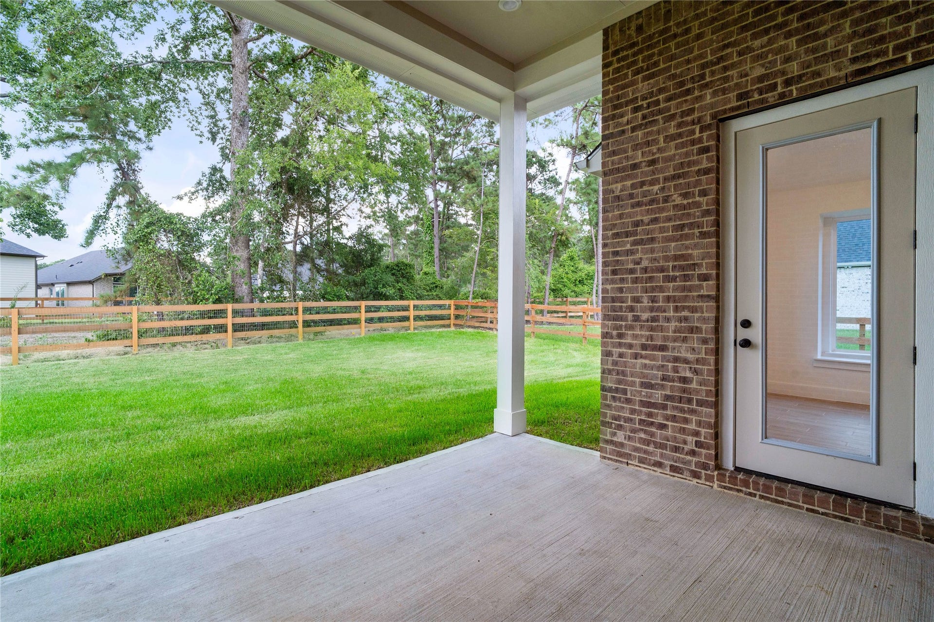 17728 Gold Saddle Lane, Magnolia, TX 77354 An expansive covered back covered patio seamlessly extends the home's living space outdoors, offering a perfect setting for open-air relaxation or dining.
