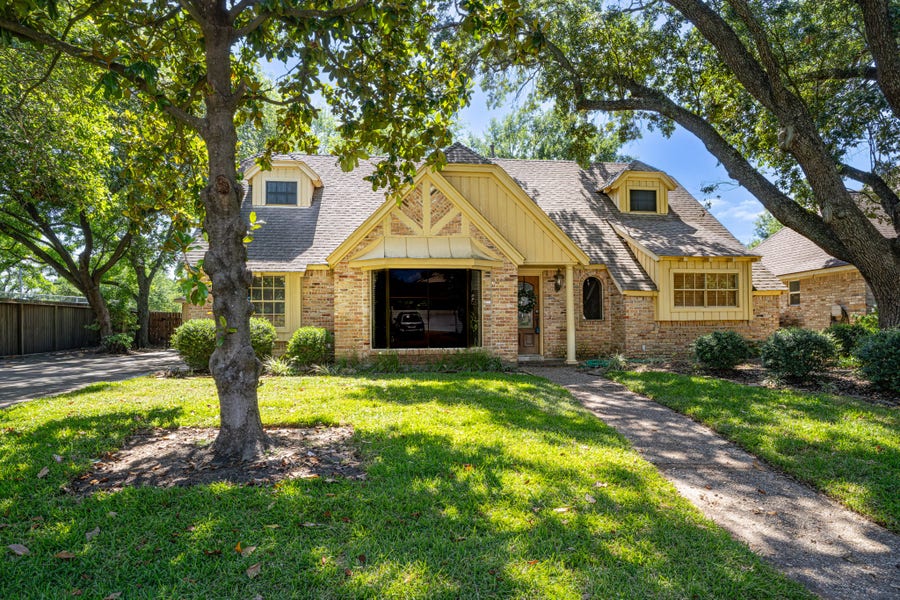 Property photo for 1704 Crystal Hills Drive, Houston, TX