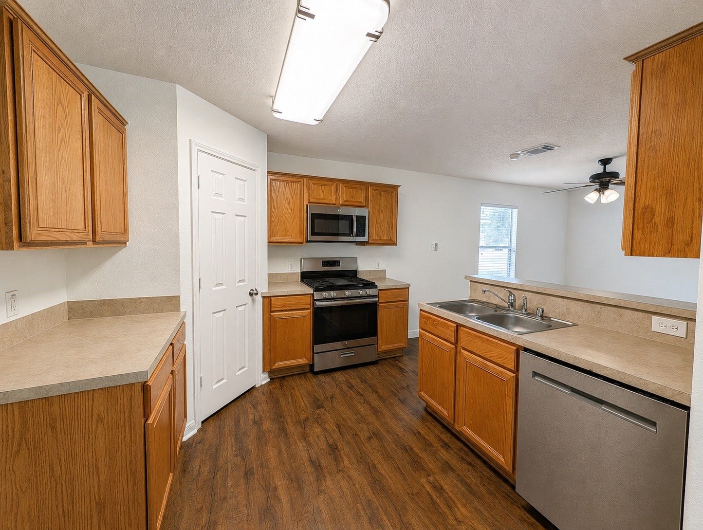 2019 Briar Grove Drive, Conroe, TX 77301 Open concept kitchen with corner pantry.