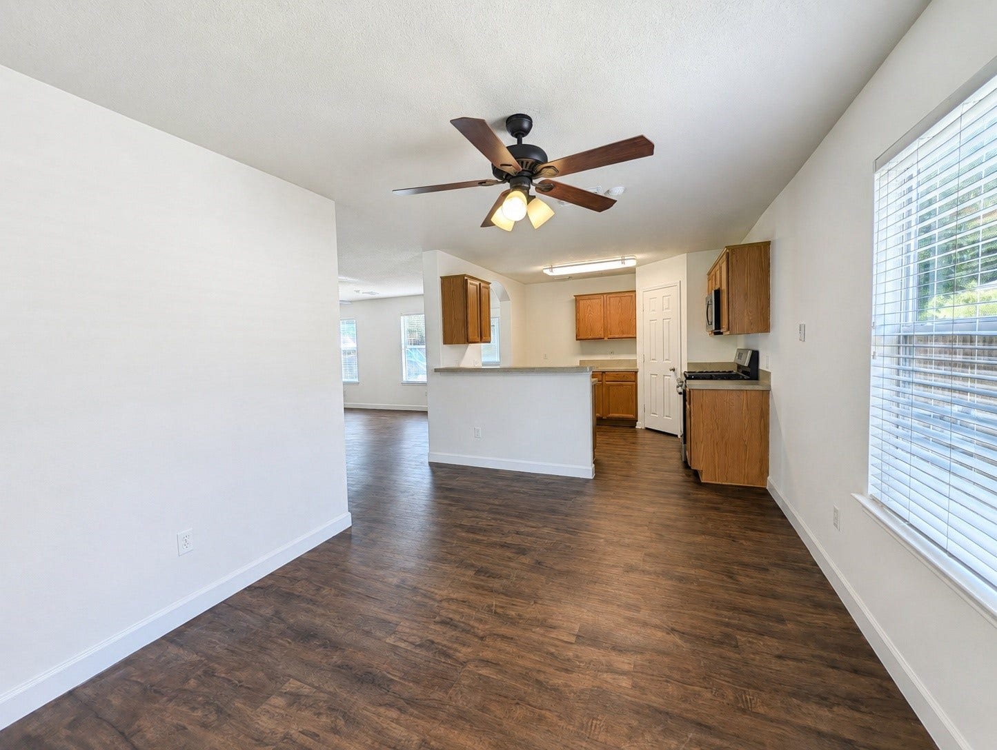 2019 Briar Grove Drive, Conroe, TX 77301 Nicely appointed dining area off the kitchen and family room.