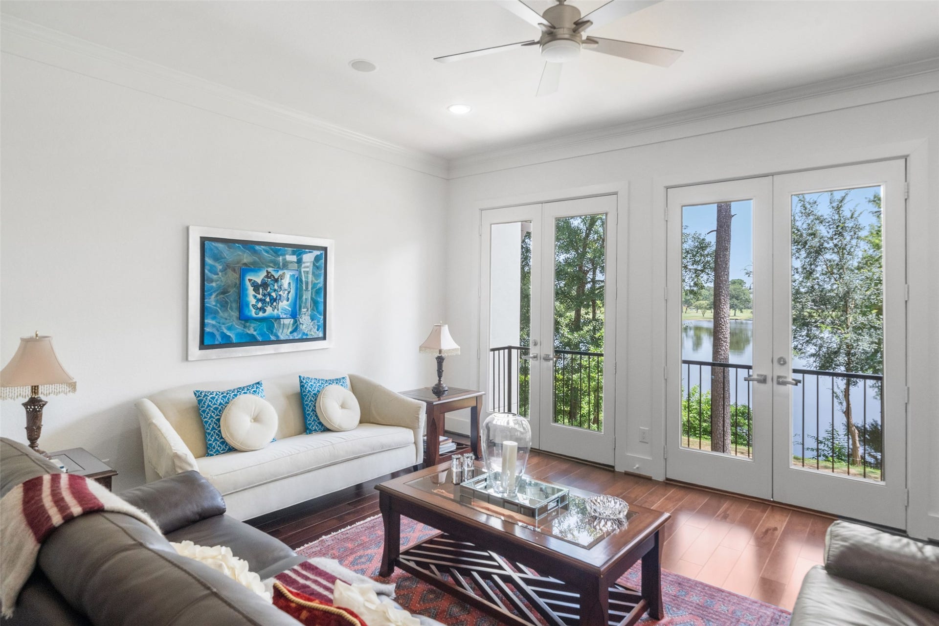 18 Secluded Trail, The Woodlands, TX 77380 FAMILY ROOM JUST OFF THE LIVING ROOM AND MORE VIEWS OF THE PICTURESQUE LAKE