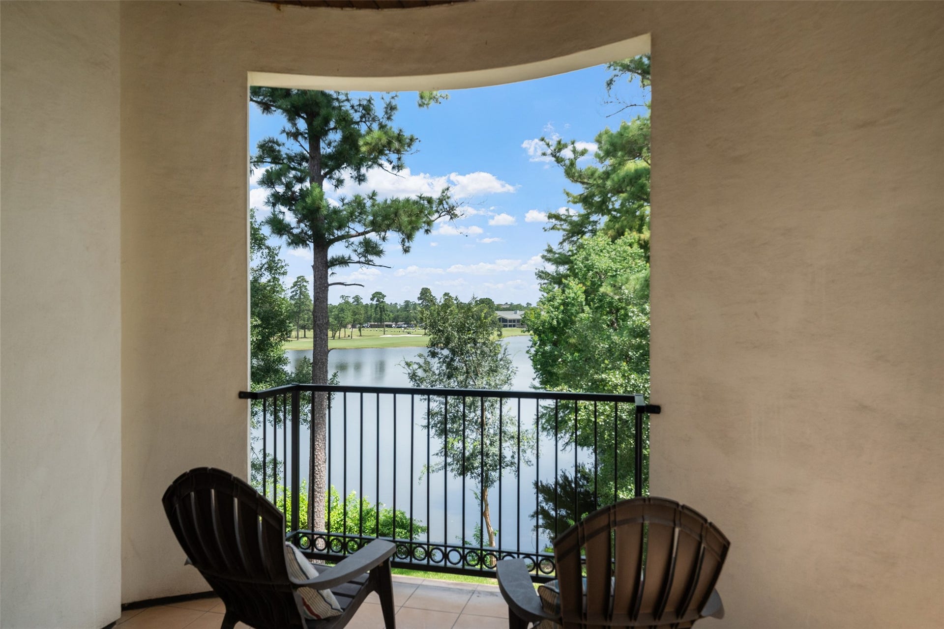 18 Secluded Trail, The Woodlands, TX 77380 18 Secluded Trail, The Woodlands, TX 77380