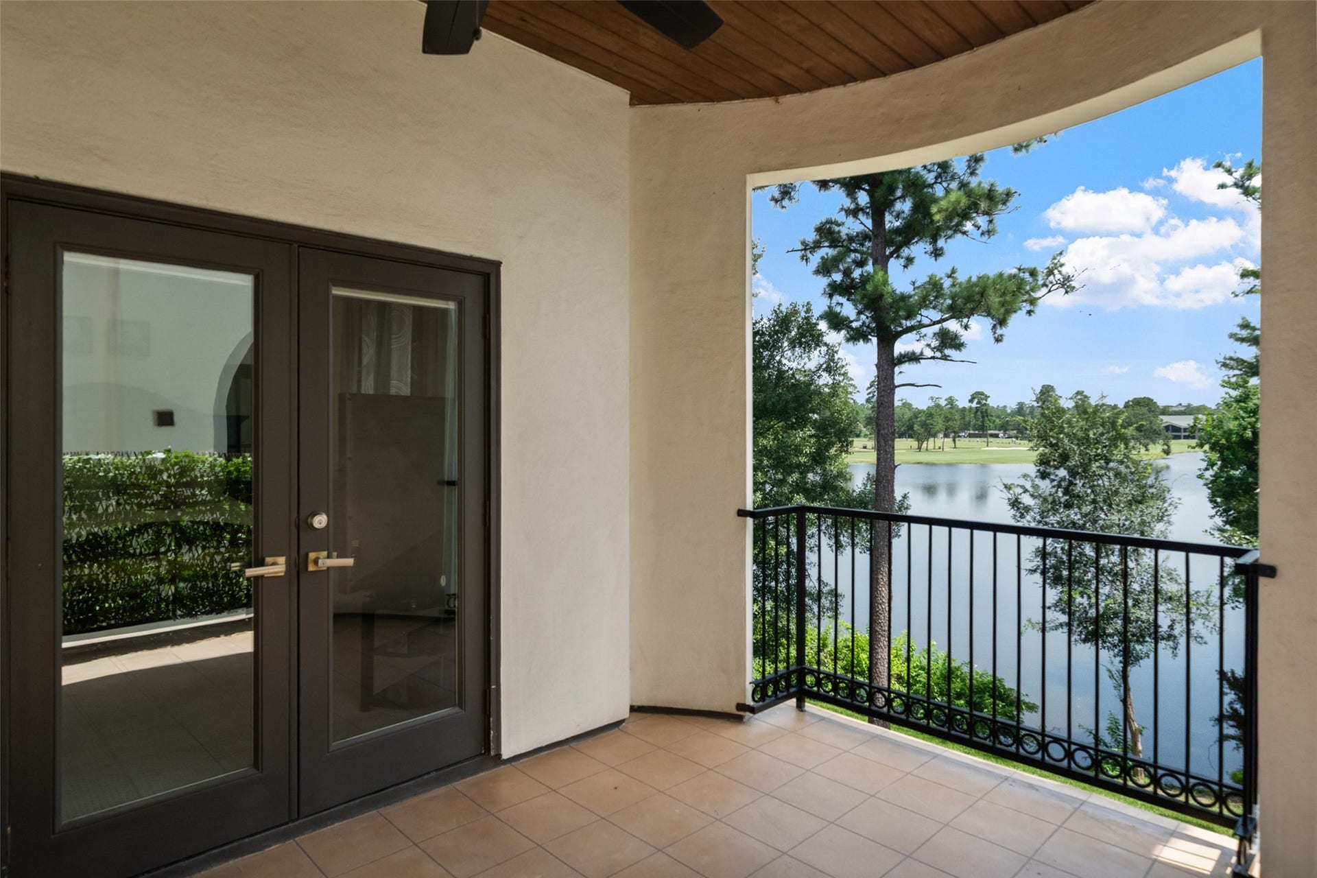 18 Secluded Trail, The Woodlands, TX 77380 PANORAMIC VIEW FROM THE BALCONY OFF THE PRIMARY BEDROOM
