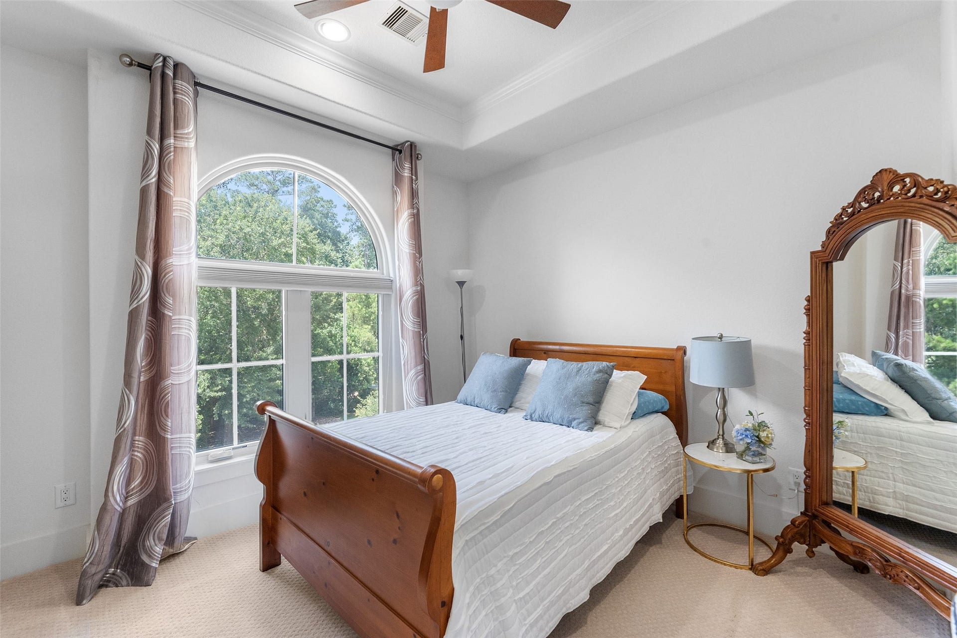 18 Secluded Trail, The Woodlands, TX 77380 18 Secluded Trail, The Woodlands, TX 77380