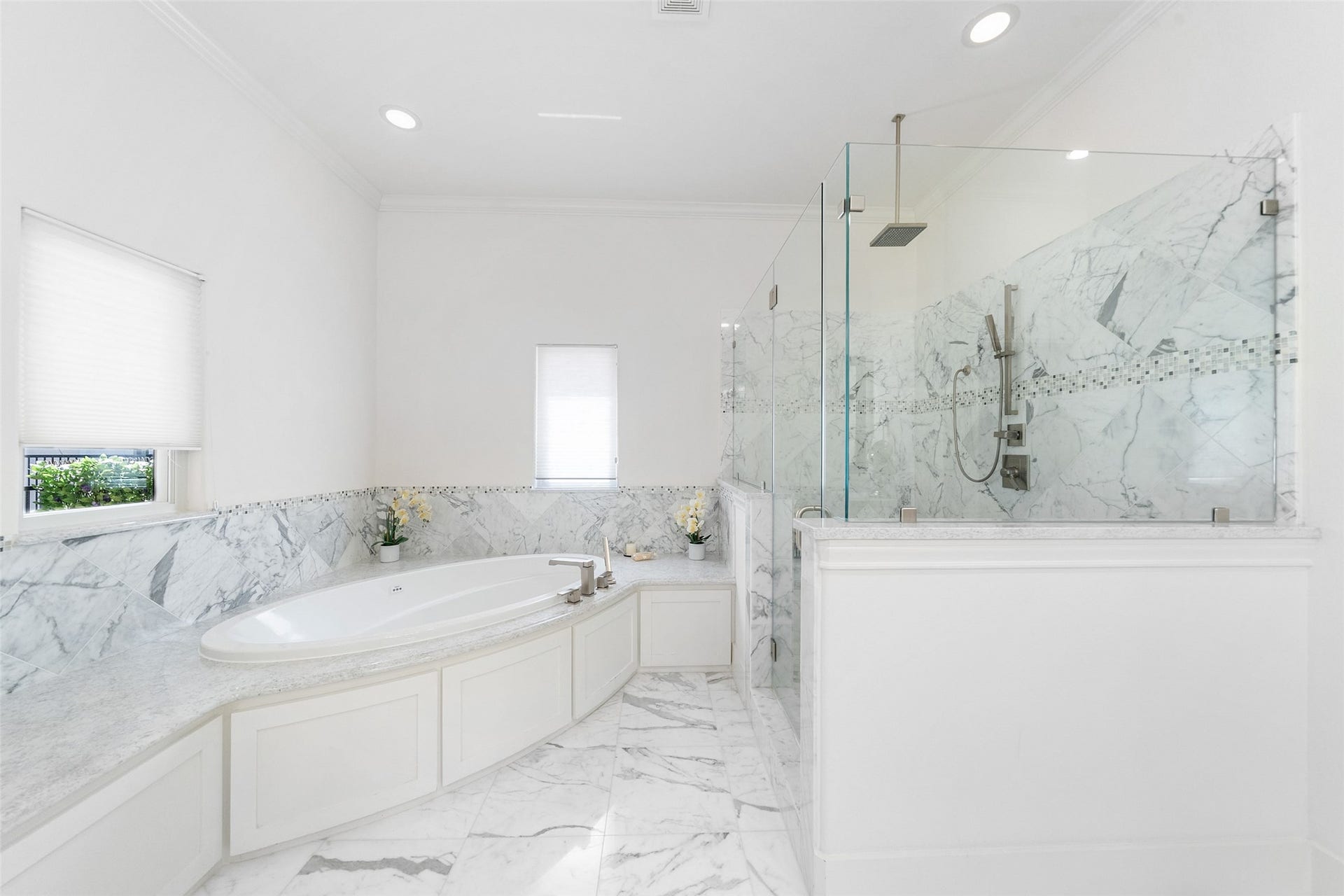 18 Secluded Trail, The Woodlands, TX 77380 EXQUISITE MARBLE IN THE PRIMARY BATH WITH JETTED TUB AND SEPARATE SPACIOUS SHOWER